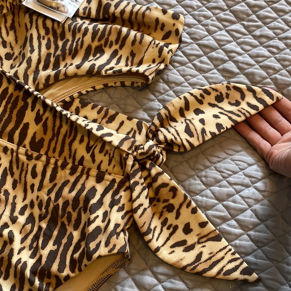 Zimmerman Leopard ๐ Swimsuit - Picture 10 of 11